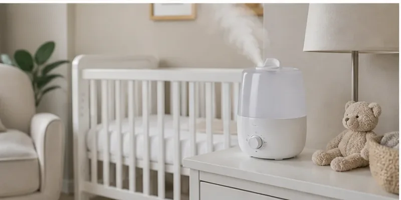 Luchtbevochtiger op een kastje in de babykamer